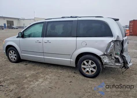 2010 Chrysler Town & Country Touring from USA, damaged, VIN 2A4RR5D16AR421087